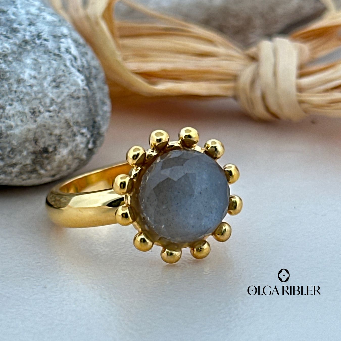 Olga Ribler Anelli: Edelstahlring mit grauem Mondstein, Gr. 52 – Nuovo (secondo la descrizione) da Luzern venduto da MonikaS03 7