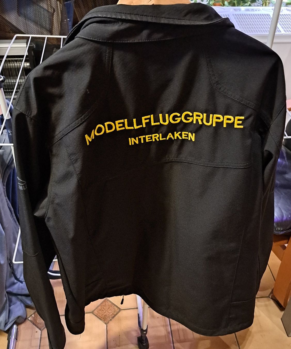 Giacche: Softschelljacke - Modellfluggrupe Interlaken - 1x Getragen – Nuovo (secondo la descrizione) da Alpnach Dorf venduto da bigi1313 1