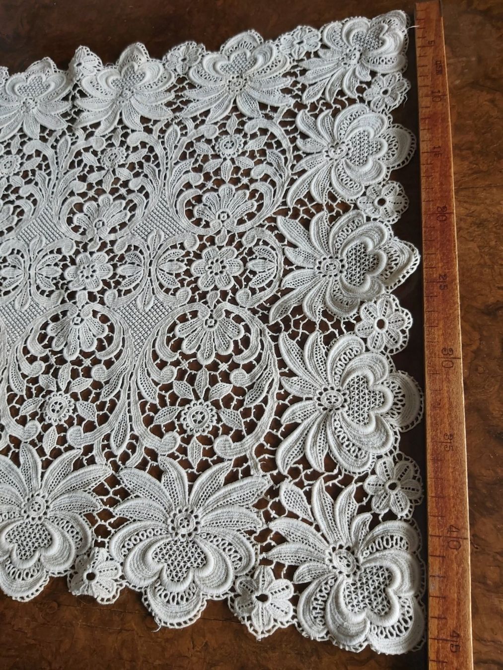 Altra biancheria da tavola: Plauener Spitzedeckeli  110 x 47 cm – Usato da Bern venduto da aronari 3