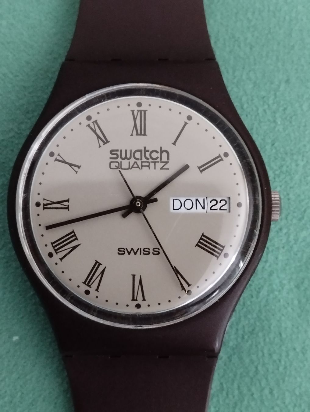 Swatch Orologi: Swatch braun, Backcode 983, Tag & Datum, sehr gepflegt, neu – Nuovo (secondo la descrizione) da Ostermundigen venduto da Dinge1