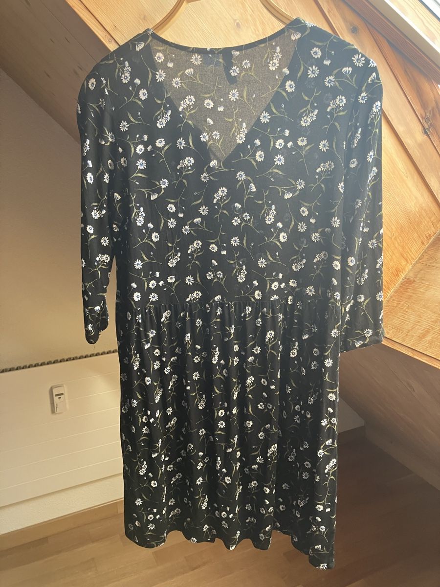 H&M Vestiti: geblümtes Kleid Gr.34 – Usato da St. Gallen venduto da andreav. 1