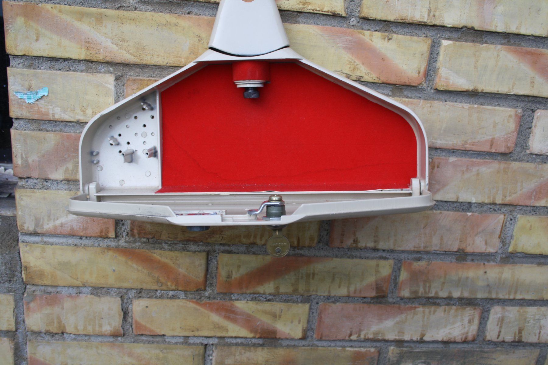 Tresor: VINTAGE HIDEASAFE  BÜGEL SAFE – Gebraucht aus Wauwil von Pneuedy 1