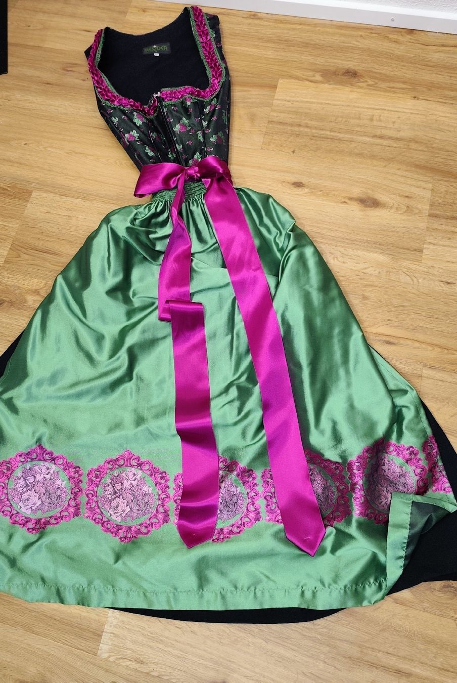 Vestiti: Dirndl Gr. 42 (40), RESEDER - NEU – Nuovo (secondo la descrizione) da Dussnang venduto da Rosenfee50