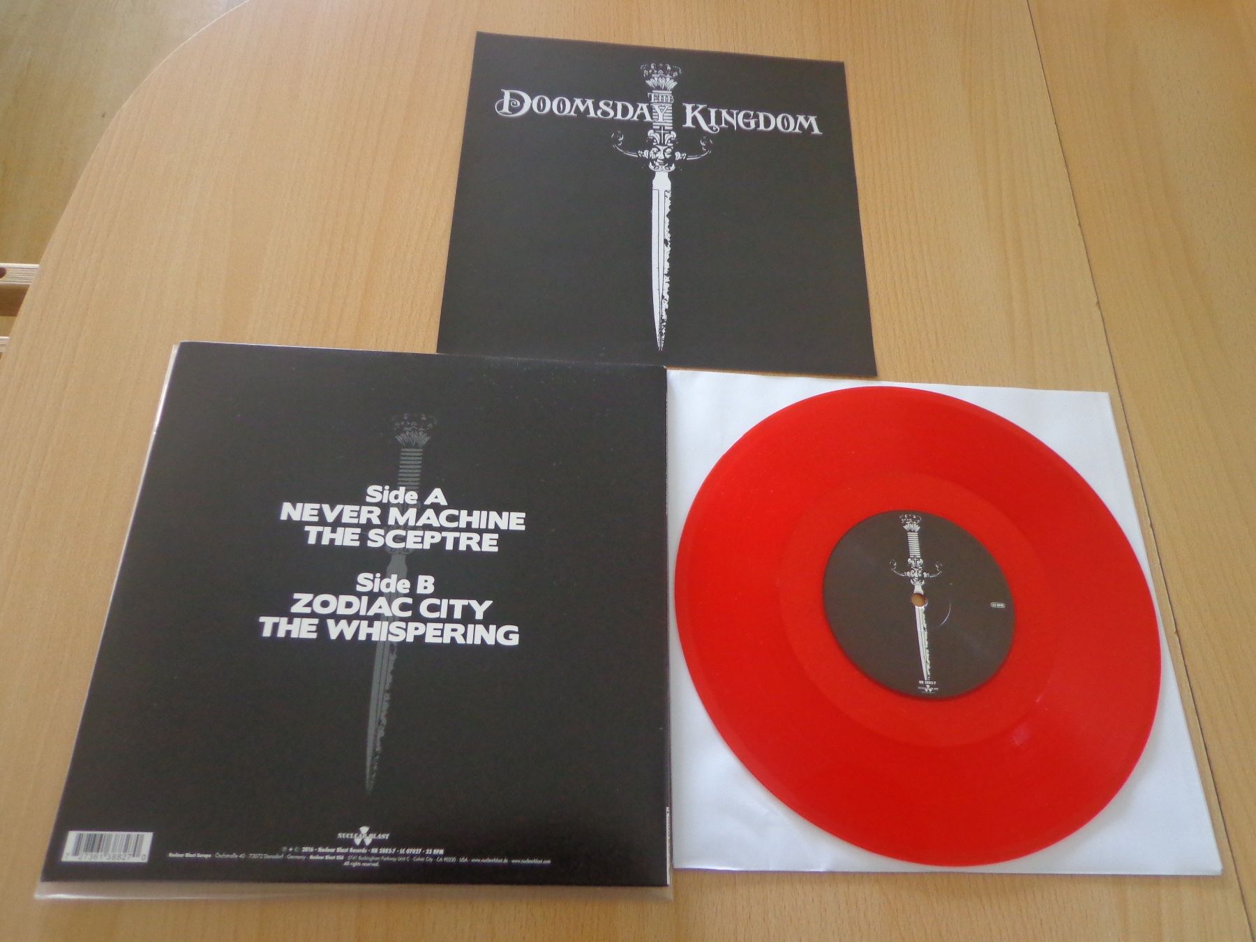 Dischi in vinile: The Doomsday Kingdom-Never Machine 10'' Red Vinyl Candlemass – Nuovo (secondo la descrizione) da Brienz BE venduto da INTERNALFIRE 1