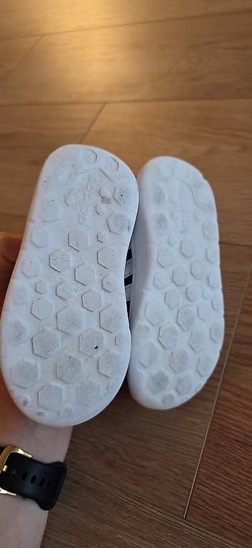 Scarpe per ragazzi: Adidas Kinderschuhe (21) – Usato da Schwändi GL venduto da rah_l5mz 2
