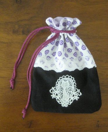 Stoffsäckli, Geschenksäckli, Katze aus Spitze, gefüttert