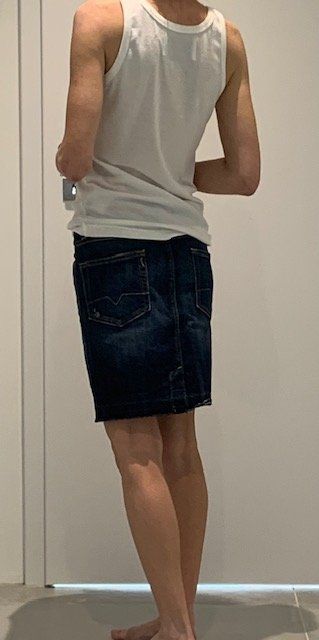 Hugo Boss Gonne: Jupe en jeans de Hugo Boss – Nuovo (secondo la descrizione) da St-Aubin-Sauges venduto da Juliezan 2