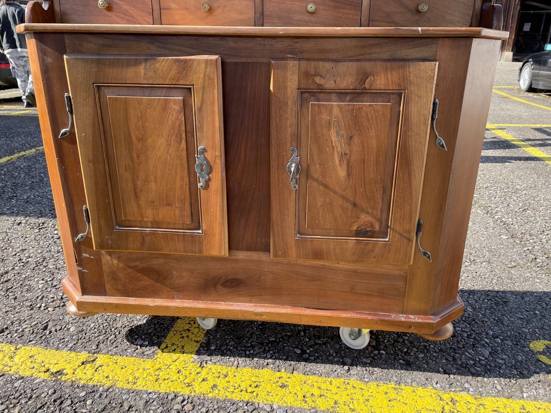 Credenze: Barockbuffet Nussbaum, nicht zerlegbar – Usato da Koblenz venduto da Kbaldinger 4