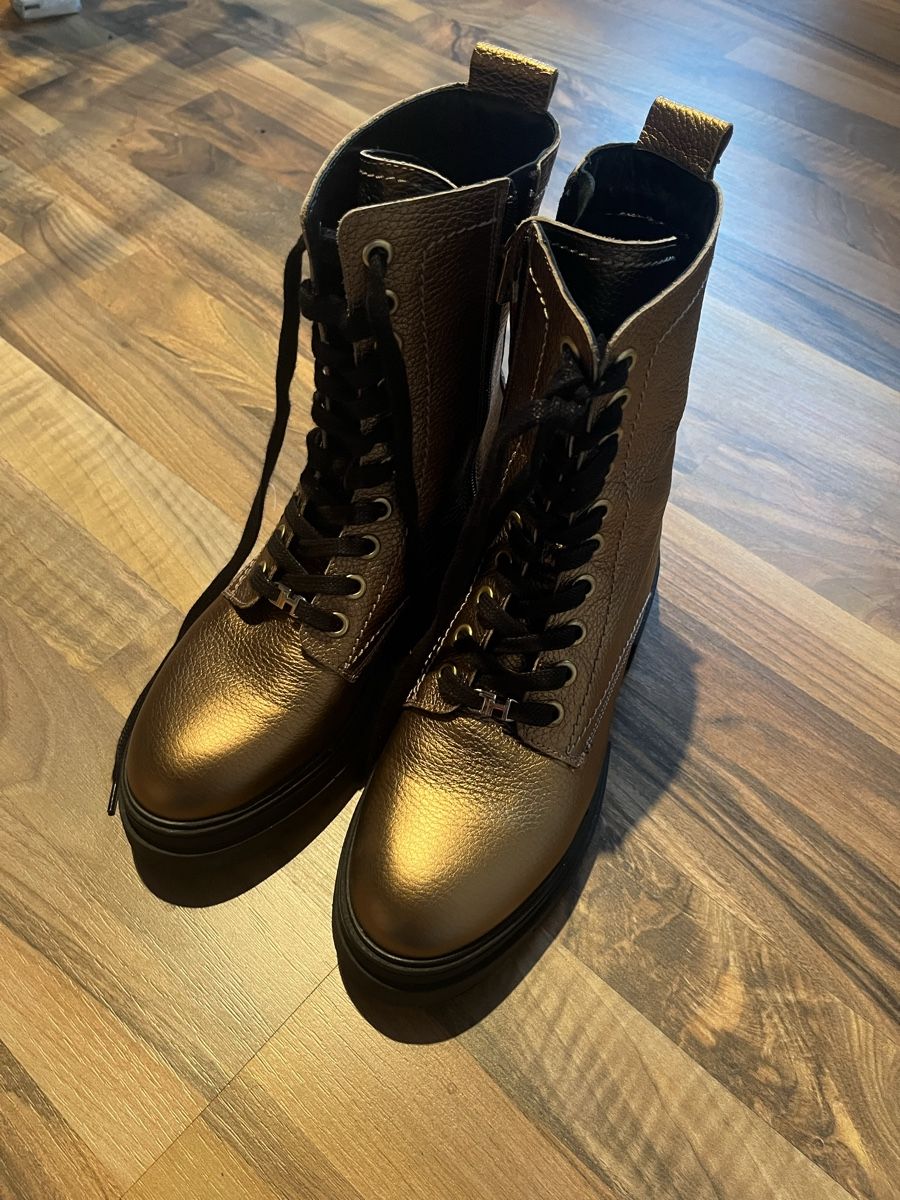 Tommy Hilfiger Scarpe da uomo: Tommy Hilfiger goldene Boots Gr.41 – Usato da Rodersdorf venduto da estherdaphne 1