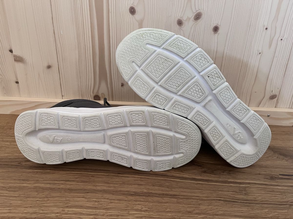 Scarpe da uomo: Vty Hallenturnschuhe Gr 42 – Usato da Russikon venduto da sparklingvision 5