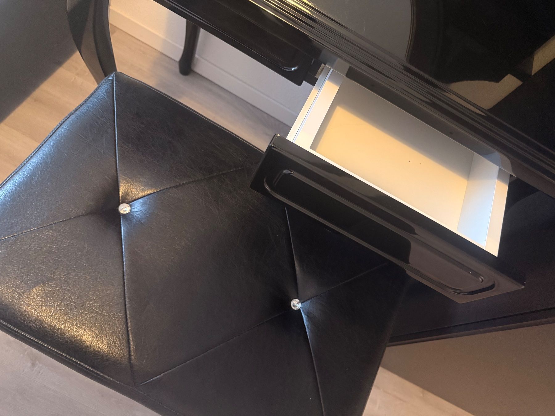 Tavoli da trucco: Charmante Coiffeuse avec Tabouret – Usato da Essertines-sur-Yverdon venduto da kat_bbr7 2
