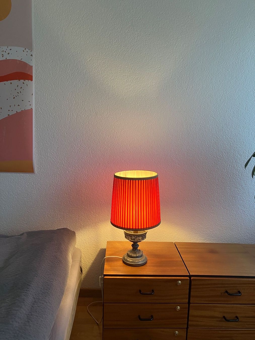 Lampade: Nachttischlampe, rot, Vintage, – Usato da Bern venduto da Baumwall 1