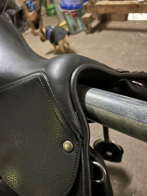 Selle & Accessori: A vendre selle Childeric 18" – Nuovo (secondo la descrizione) da Yvorne venduto da loulou2002 2
