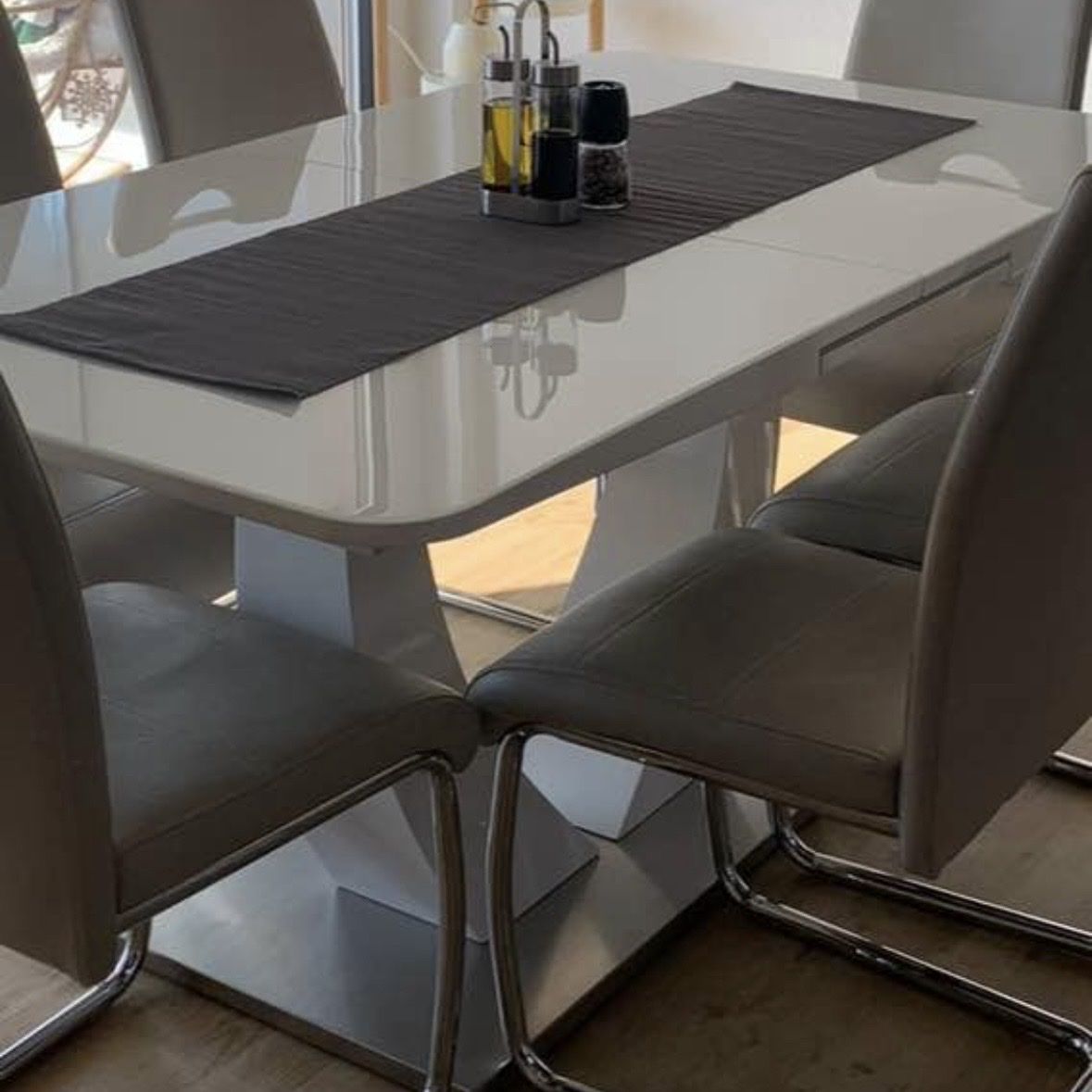 Tavoli: Esstisch ausziehbar - mit Glasoberfläche – Usato da Frick venduto da ron_p9qm
