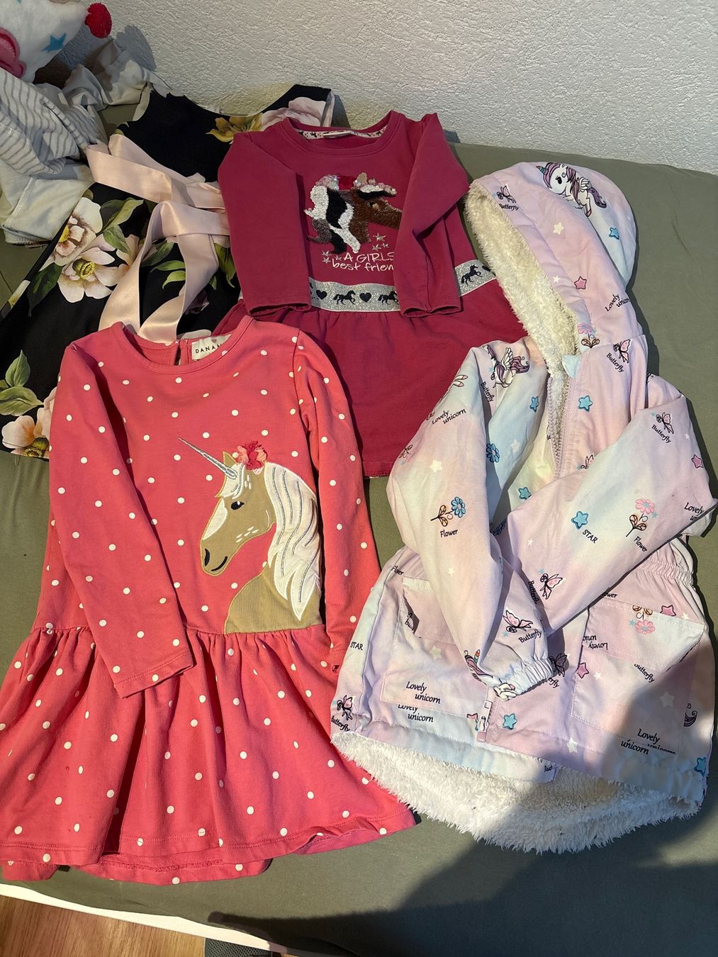 Kleiderpakete & -sets: Mädchenpaket 104 – Gebraucht aus Aarwangen von kah_79t5