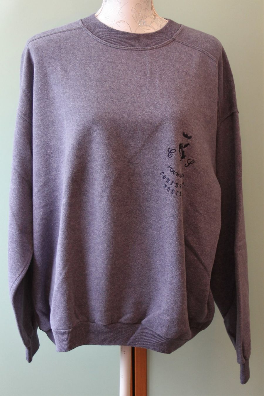 Pullover & Sweatshirts: Pullover / Sweatshirt – Gebraucht aus Schaan von antikes_und_kurioses