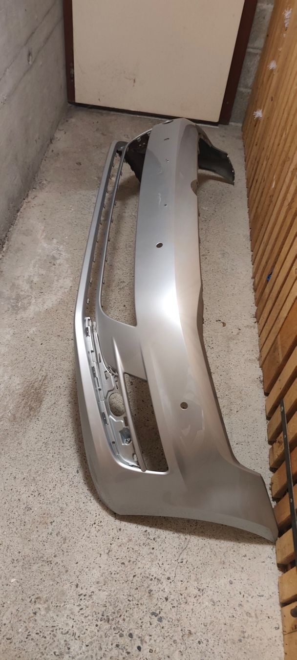 Volkswagen Tutti pezzi di ricambio auto: Pare-choc Avant de Golf 7 – Usato da Aigle venduto da Dadavd