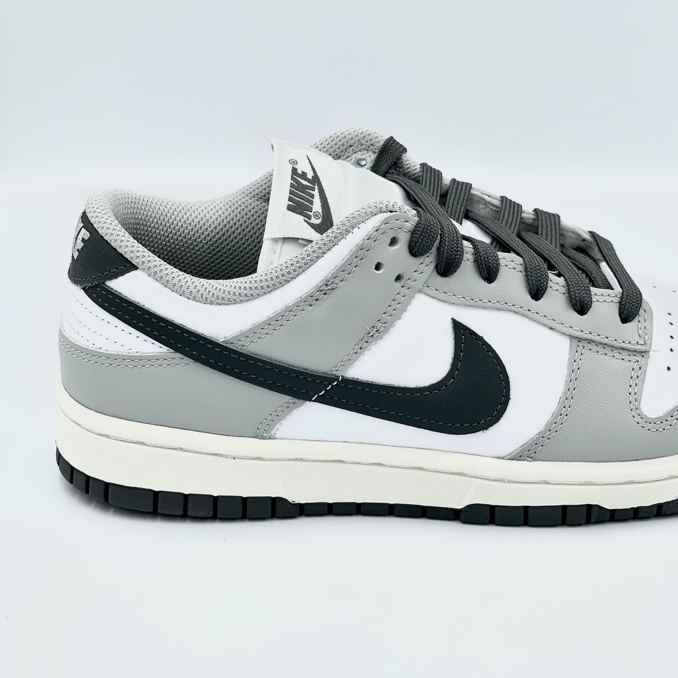 Nike Scarpe da donna: Nike Dunk Low Light Smoke Grey EU 38 – Nuovo e nell'imballaggio originale da Erlinsbach venduto da sasneakers 5