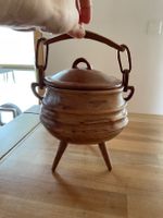 Topf mit Deckel aus Holz