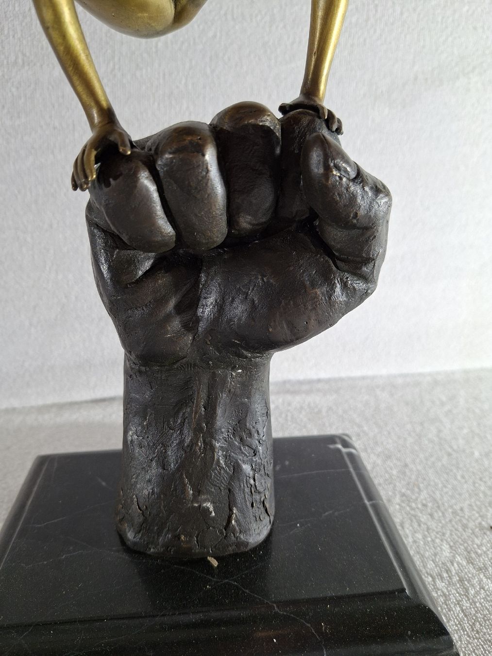 Sculture & Statue: Bronze nackte Turnerin auf Hand – Usato da Grindelwald venduto da carro5 6