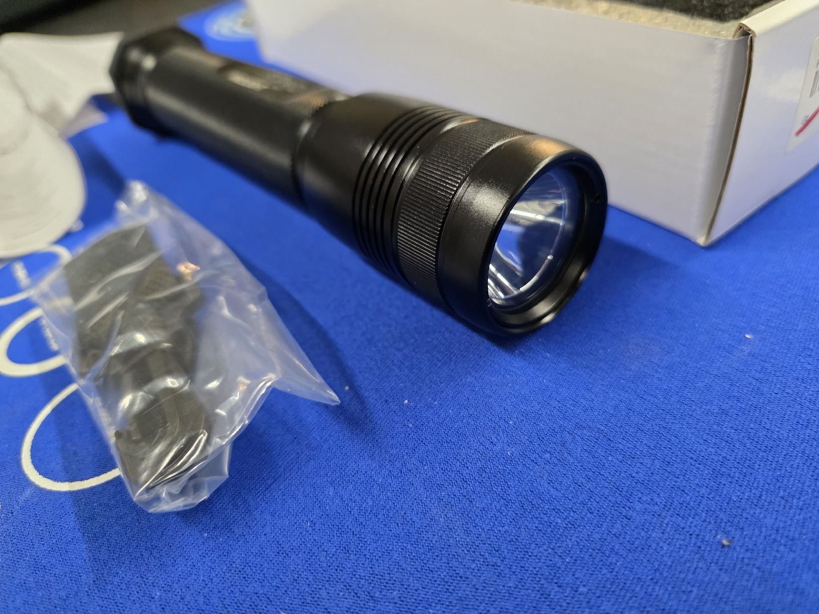 Lampade: Subgear Taucher Lampe SP30, NEU – Nuovo e nell'imballaggio originale da Remetschwil venduto da Schnickian 3