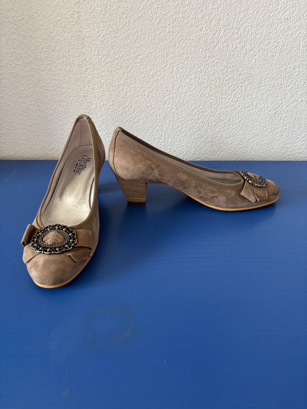 Chaussures femmes: Marken Dirndl Schuh – D'occasion à Zug par Swissananda 1