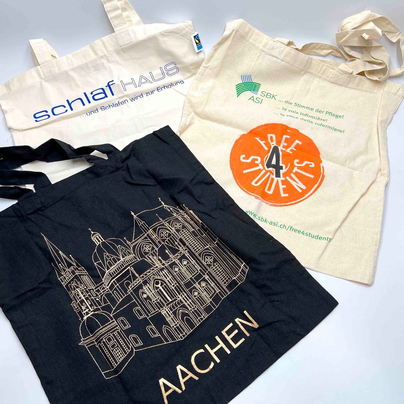Borse: 4 Stofftaschen Einkaufstaschen Tragetaschen – Nuovo (secondo la descrizione) da Häusernmoos venduto da adlerfedern