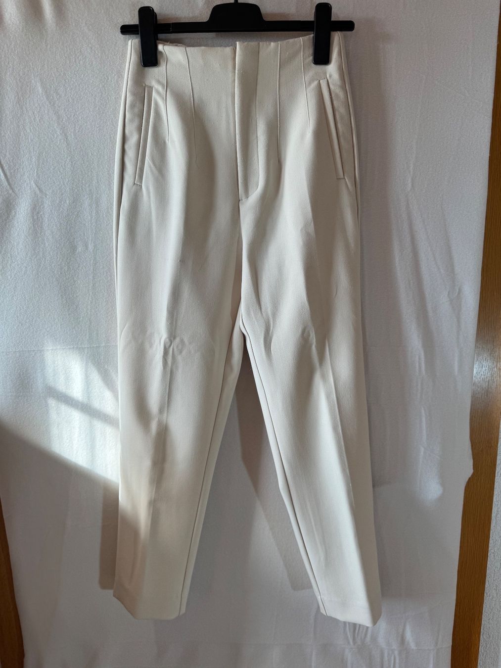 Stradivarius Pantalons: Cremefarbene Hose von Stradivarius Gr. 36 – D'occasion à Grosswangen par SALE_SALE_SALE