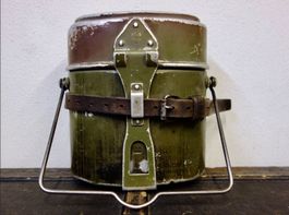 Gamelle Schweizer Armee 1944 von MEWA mit Lederriemen