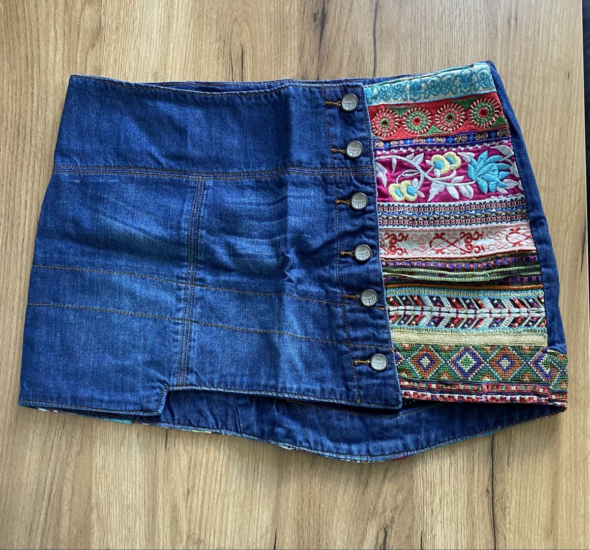 Desigual Gonne: Mini-jupe en jeans Desigual – Nuovo (secondo la descrizione) da Chézard-St-Martin venduto da monster2525 2