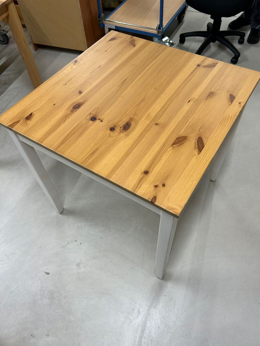 Tavoli: Kleiner quadratischer Tisch – Usato da Wil SG venduto da lil_rxm7