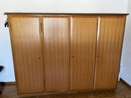Kleiderschrank