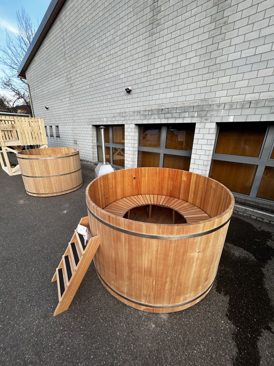 Whirlpool: Lärchenhotpot mit Aussenofen – Nuovo (secondo la descrizione) da Appenzell venduto da uel_72yz 2