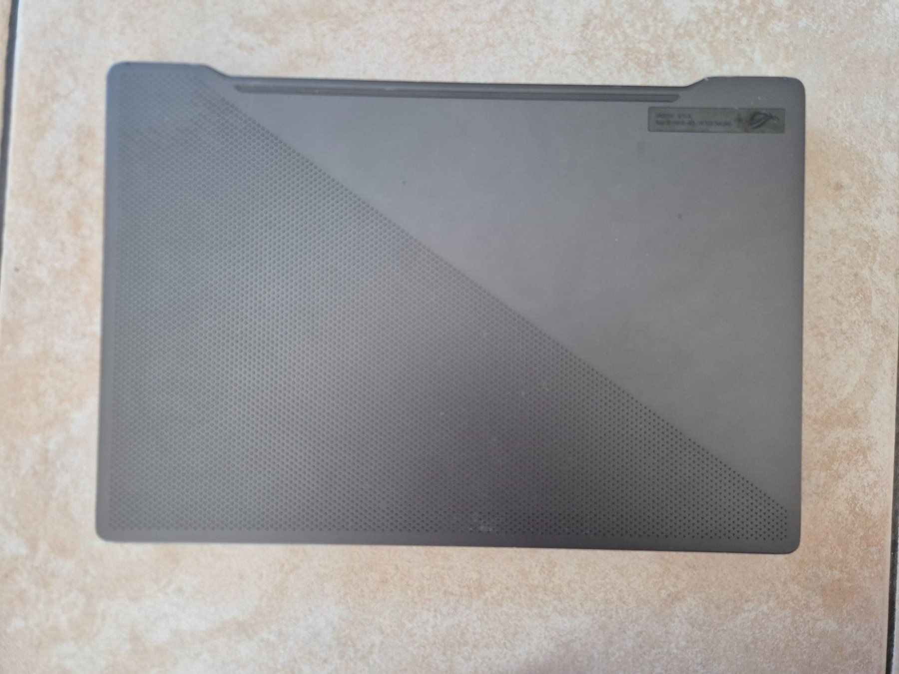 Asus Notebook: Asus GA401l mit zubehör Defekt – Usato da Opfikon venduto da Steins_Siedlung 3