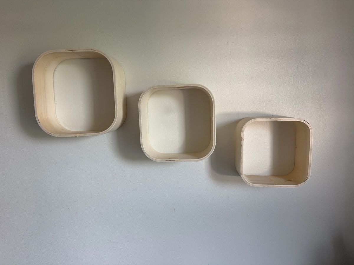 Tutte le decorazioni: Wandregale Holz  – Usato da Oberwil BL venduto da Hariva