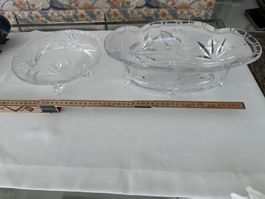 Zwei Glasschalen mit Schliff auf Füssen, guter Zustand
