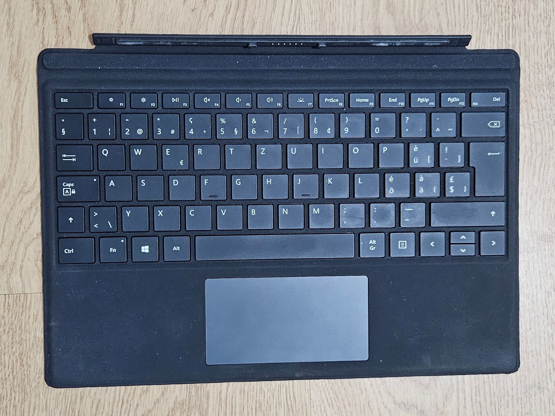 Microsoft Covers & Borse: Microsoft Surface Pro Keyboard Type Cover – Usato da Schlieren venduto da mashd
