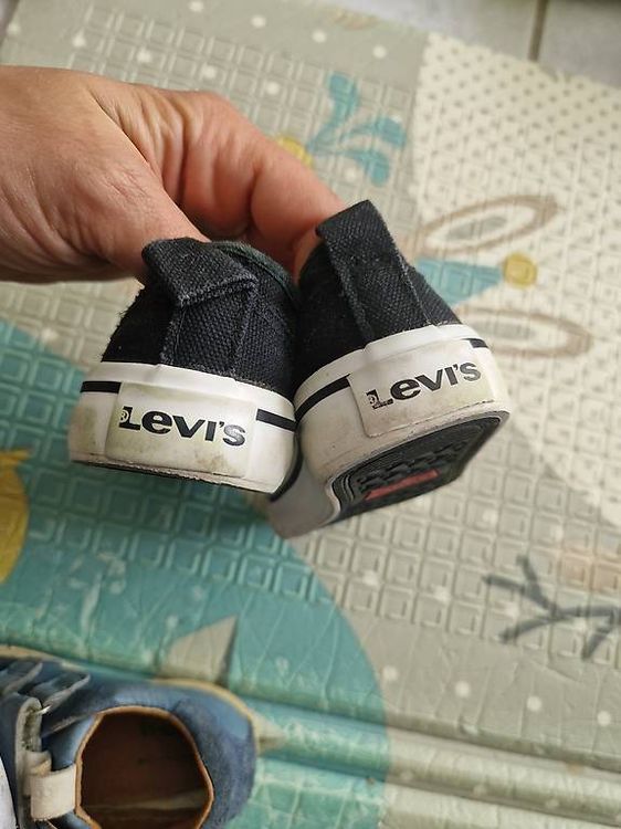 Chaussures garçon: Levis Hlabschuhe Gr. 24 – D'occasion à Döttingen par hei_sf5v 1