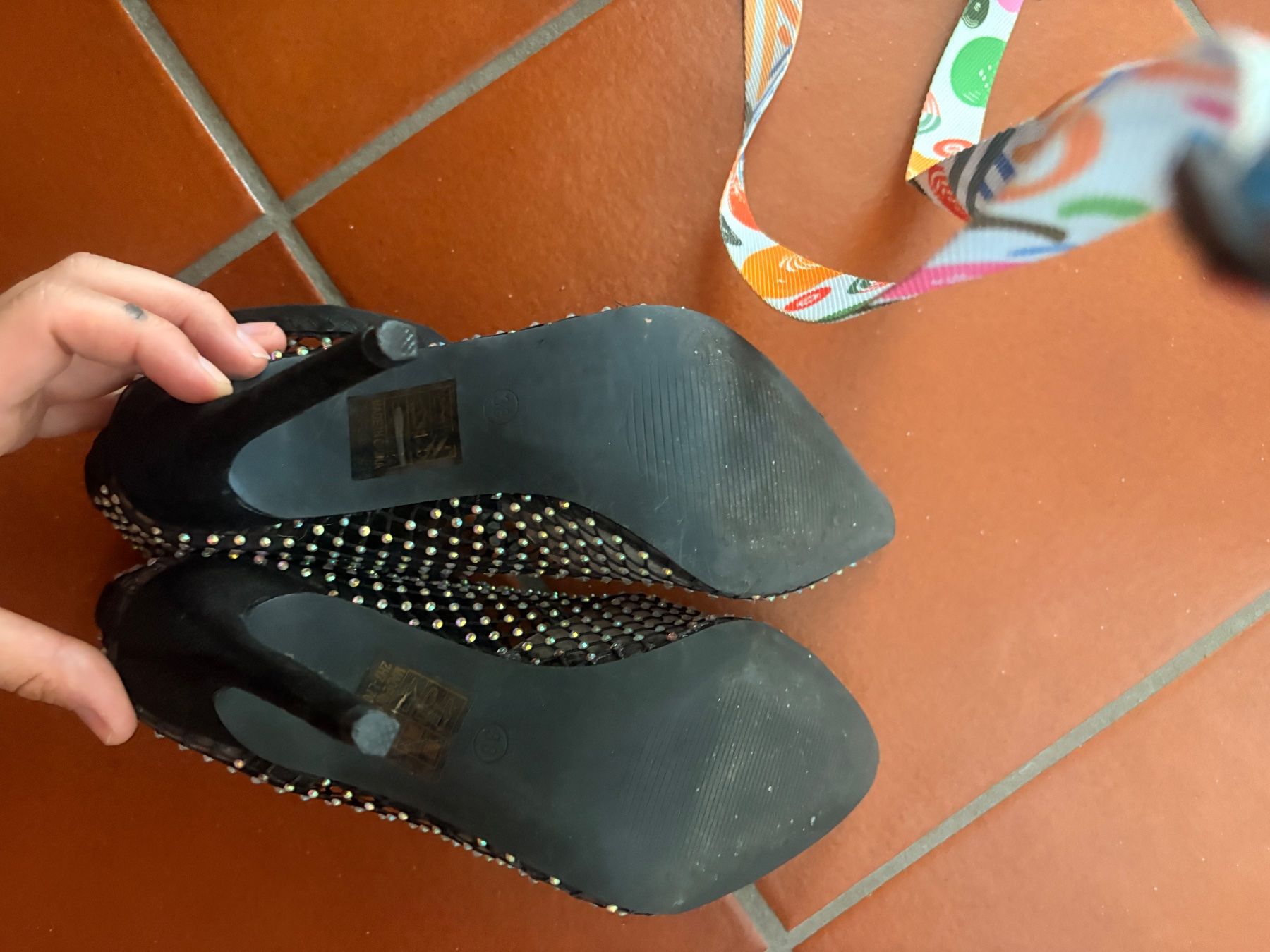 Scarpe da donna: Scarpe tacco con strass – Usato da Caslano venduto da ali_rf6g 2