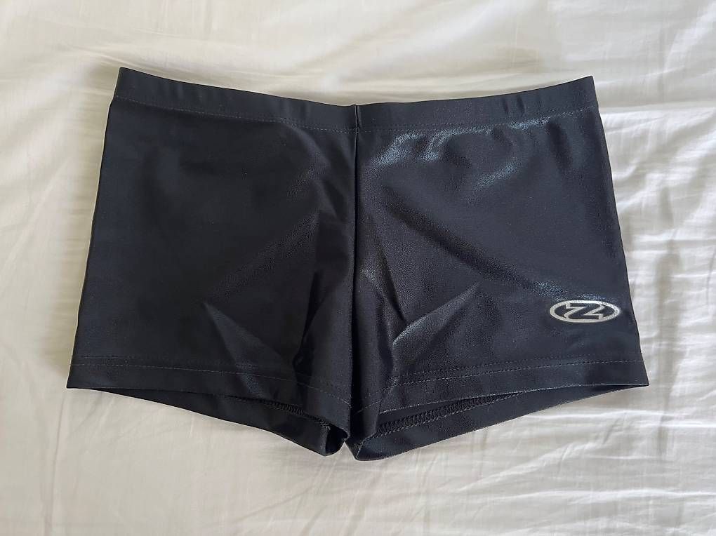 Pantalons: Turnhösli The Zone – D'occasion à Adliswil par angrue
