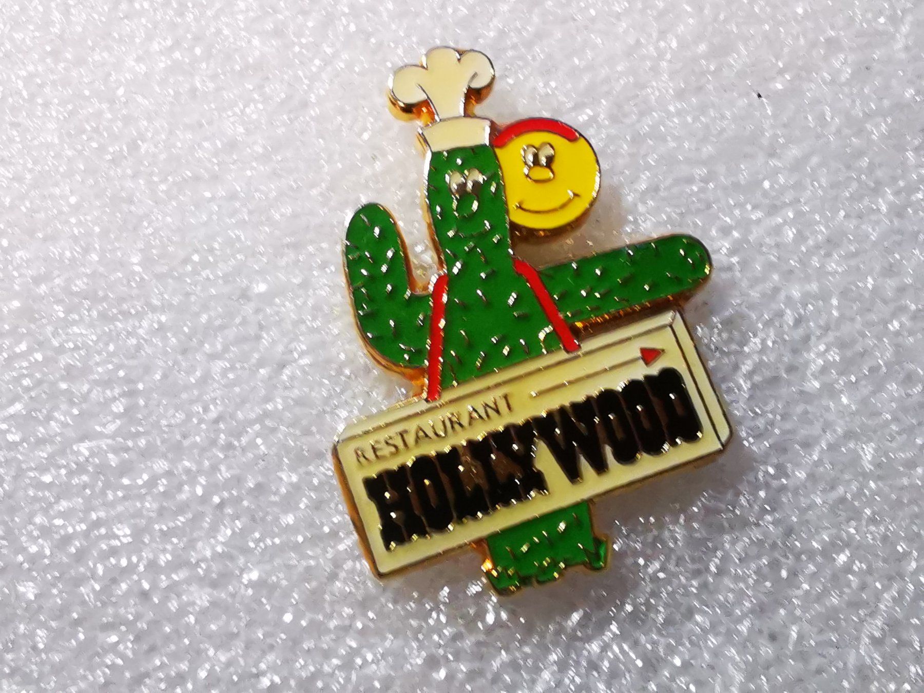 Placchette & Badge: Ansteckpin 131: Restaurant Hollywood – Usato da Oppligen venduto da Pin-Fall-Shop