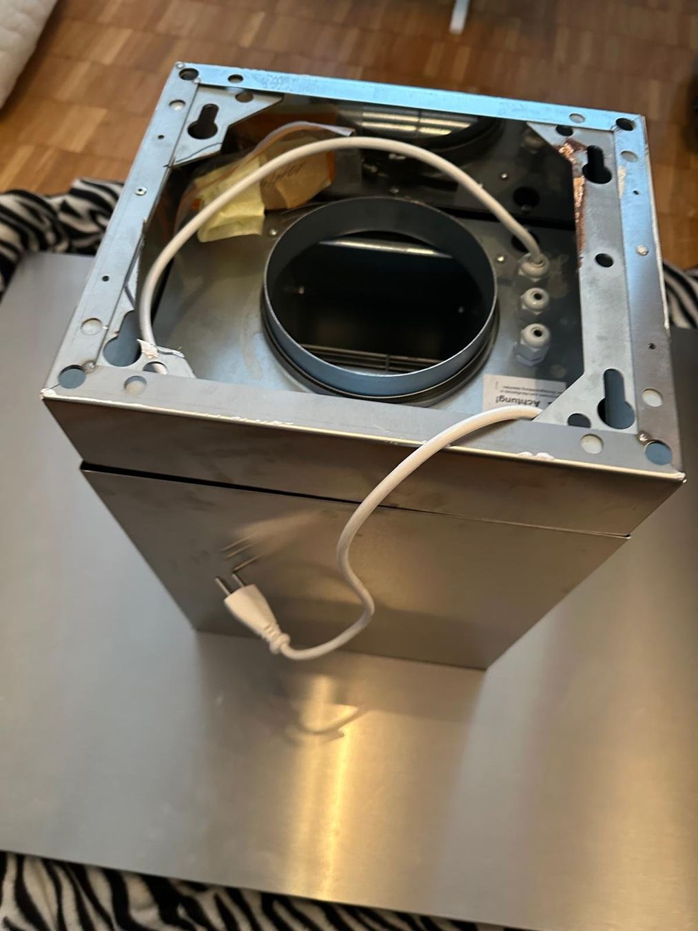 V-Zug Hottes de ventilation: Dunstabzugshaube V-ZUG Insel ChromeClass – D'occasion à Spreitenbach par Space_X 7