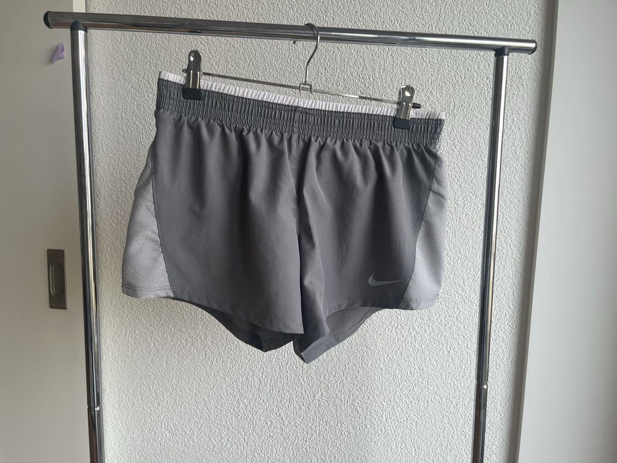 Nike Pantaloni: NIKE Shorts grau Gr. S NP:35-. – Usato da Immensee venduto da Panchi4