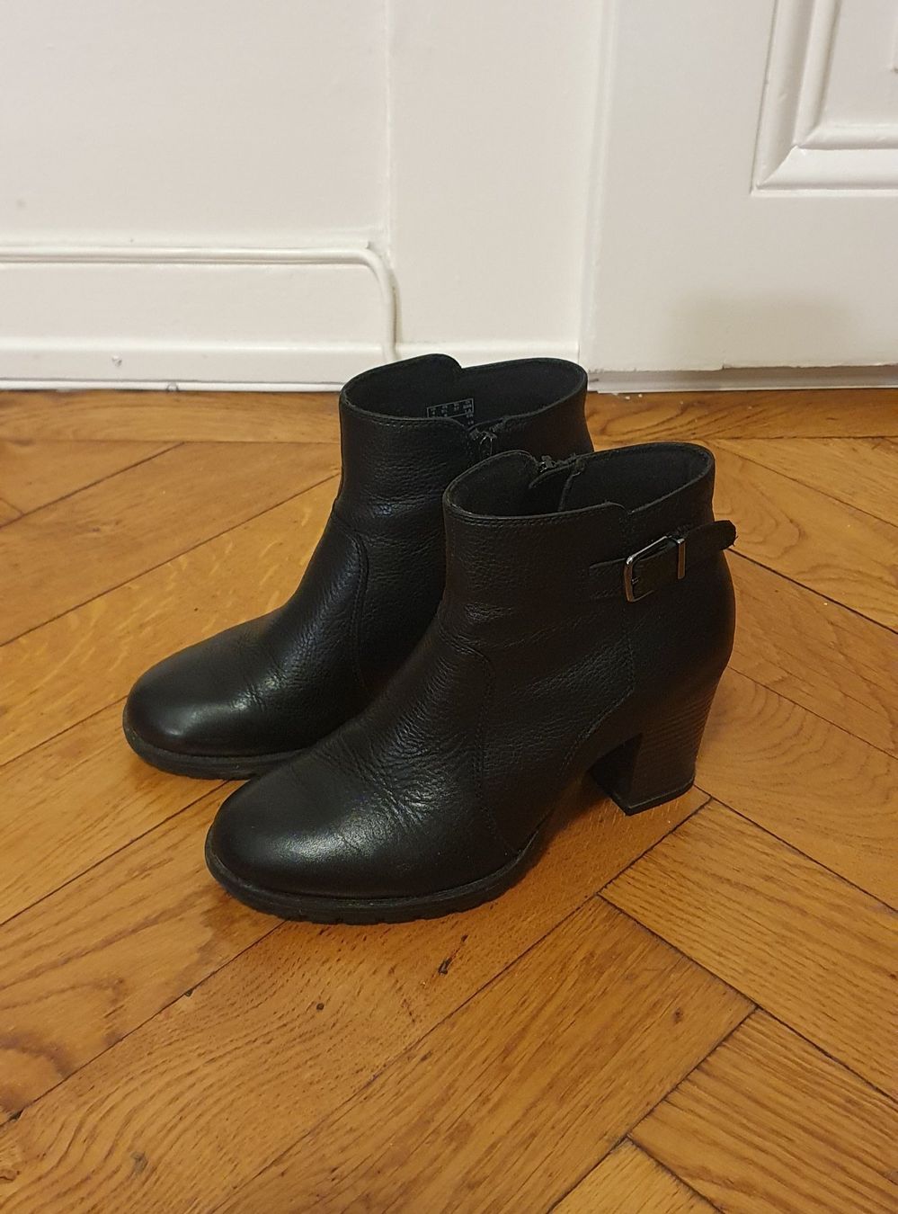 Clarks Scarpe da donna: Bottines noires Clarks taille 37 – Usato da Lausanne venduto da Xenita 2