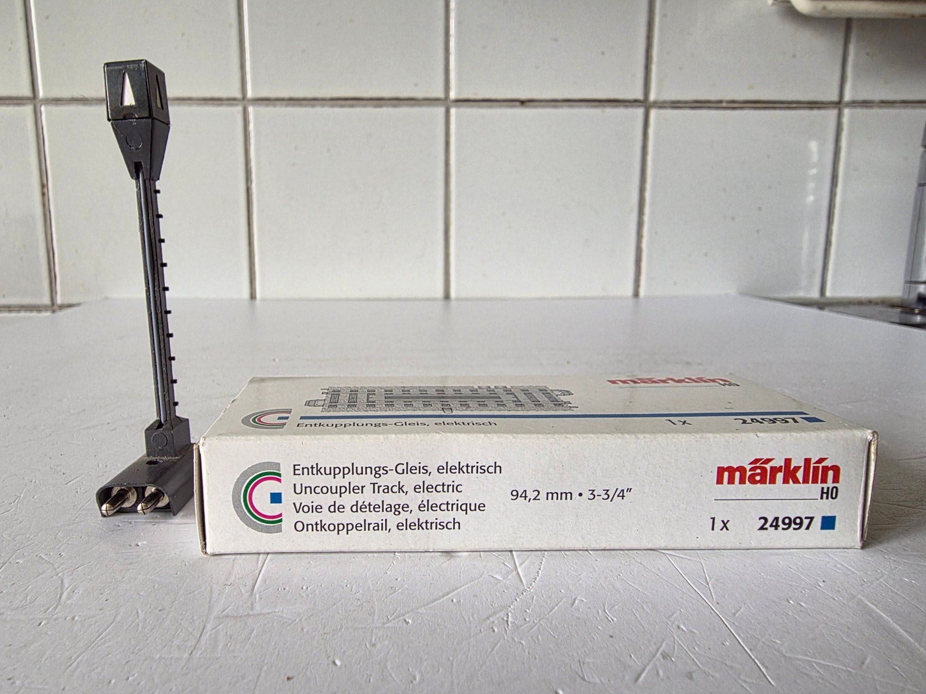 Märklin Modellini di ferrovie: Entkupplungsgleis elektrisch mit Mast 24997 – Usato da Seuzach venduto da Loeckeli01 1