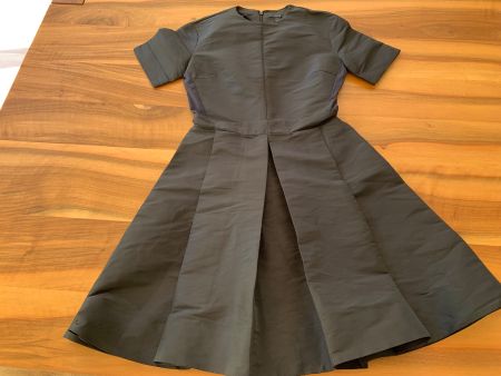 COS schwarzes Kleid grosse Kellerfalten mit Taschen Gr. 34