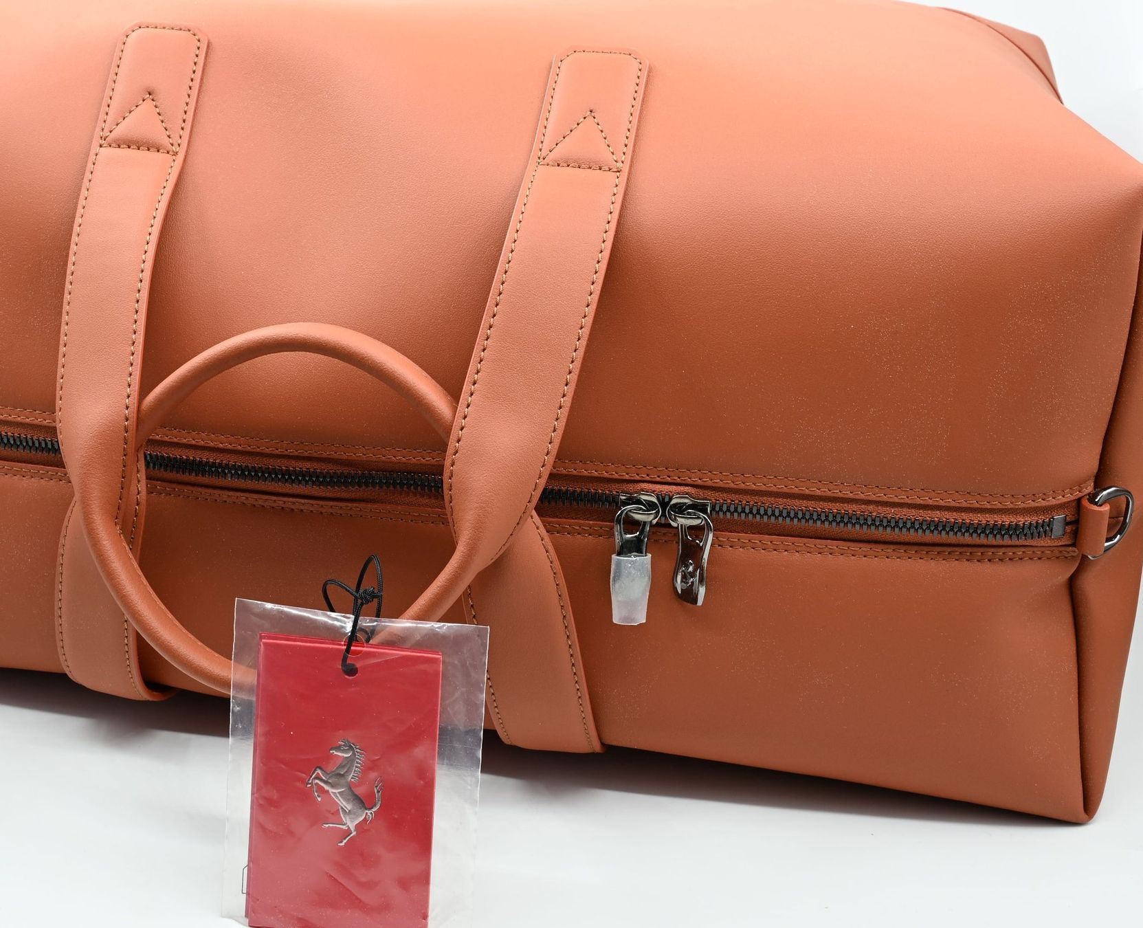 Ferrari Borse: Ferrari 12 Zylinder Ledertasche – Nuovo (secondo la descrizione) da Dürnten venduto da puumies 1