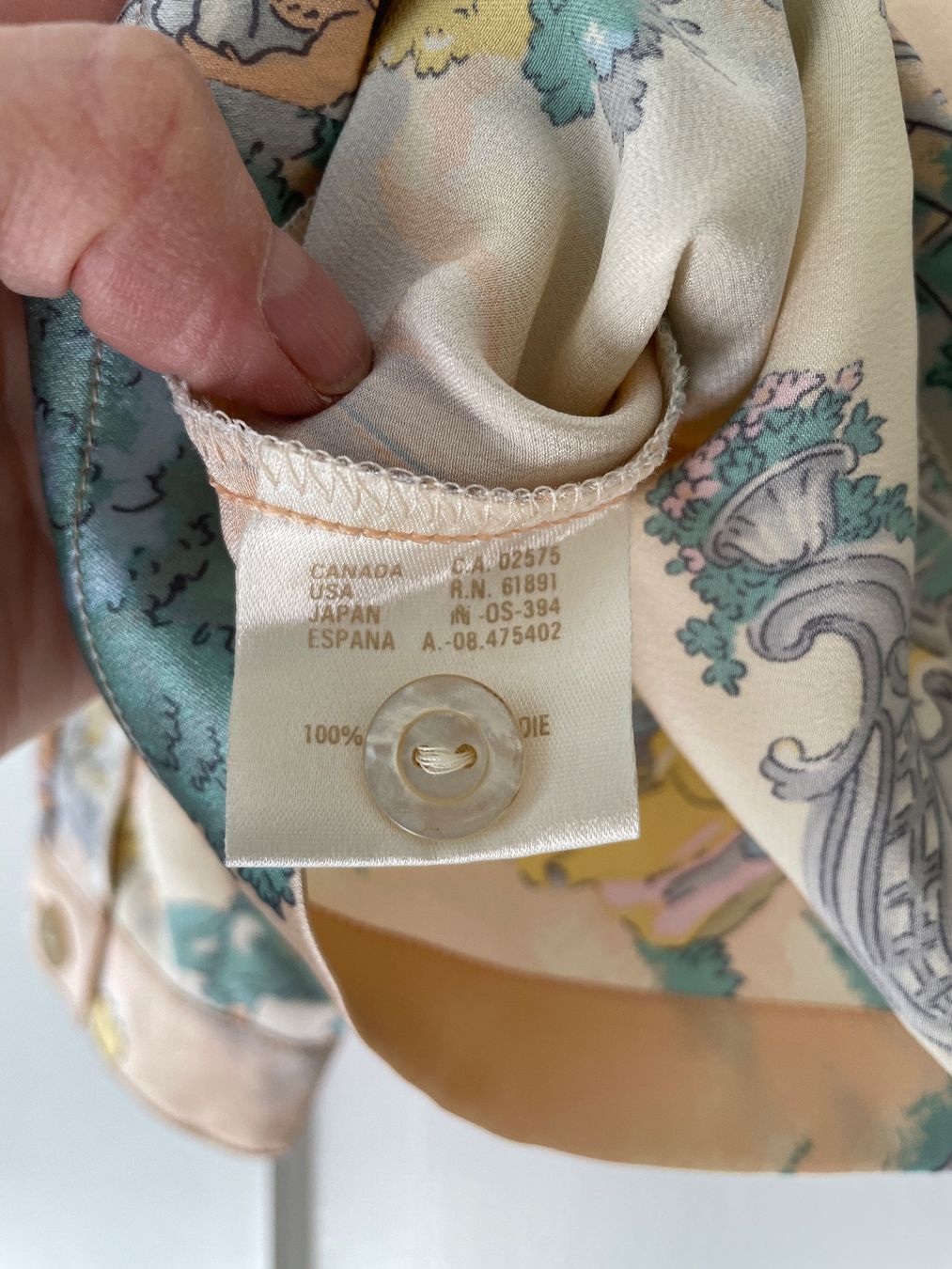Escada Camicette: Escada Seidenbluse Vintage Grösse 36 – Usato da St. Gallen venduto da Shazzz 6