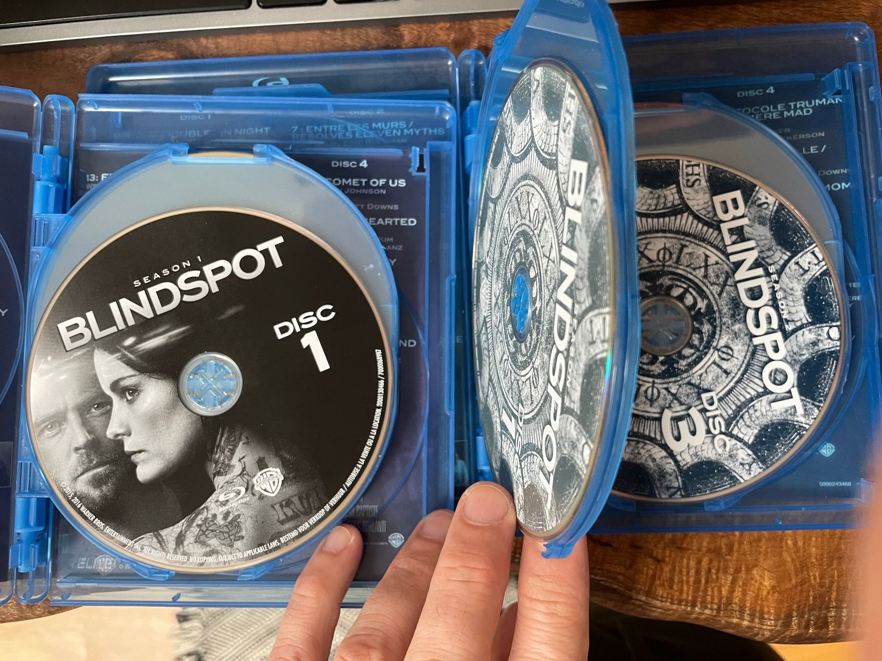 Tutti i DVDs: Blindspot blu-ray saisons 1 & 2 – Nuovo e nell'imballaggio originale da Vevey venduto da c_lathion 2