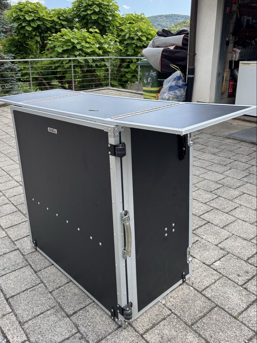 Allestimento di negozi e stand fieristici: Klapp-Bar DJ-Pult mit Rollen, professionelle Case Bar  – Usato da Hellikon venduto da Chregu1977